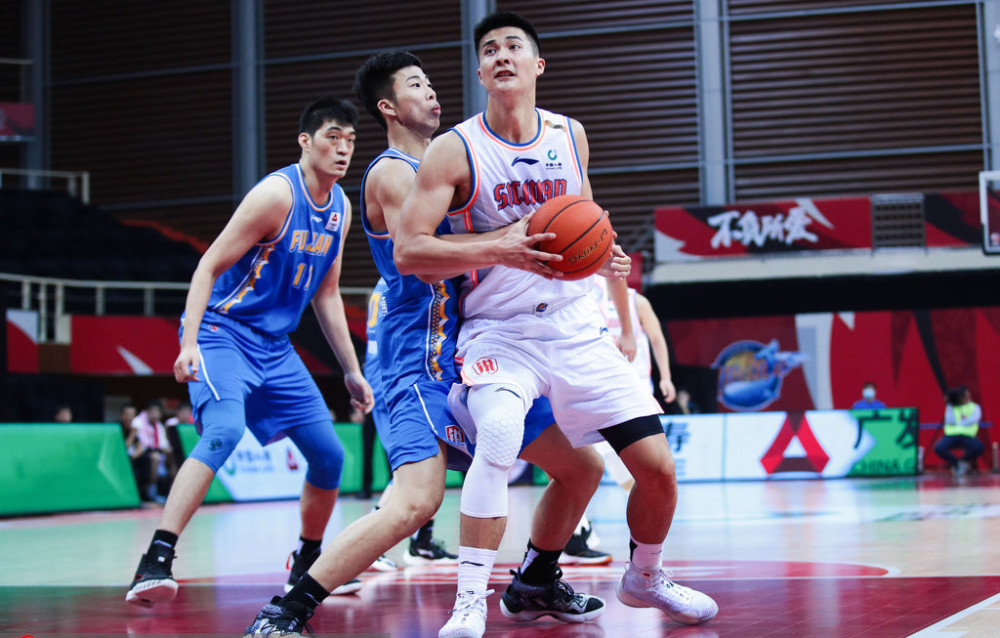 山东队险胜广州队，杜兰特关键制胜