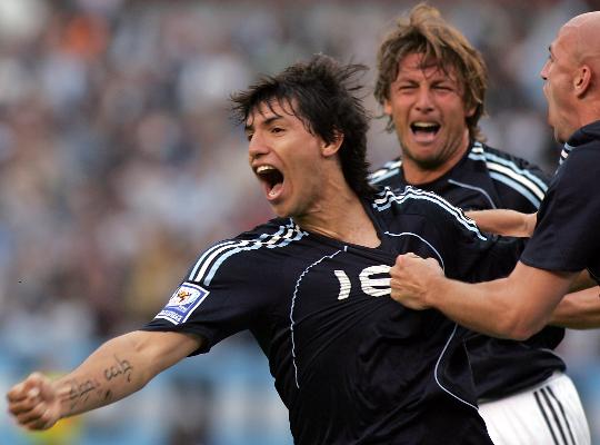 奥地利力克乌拉圭,阿圭罗统治全场 奥地利力克乌拉圭,阿圭罗统治全场