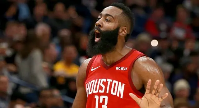 雄鹿险胜福建队,浓眉哥状态火热 雄鹿险胜福建队,浓眉哥状态火热