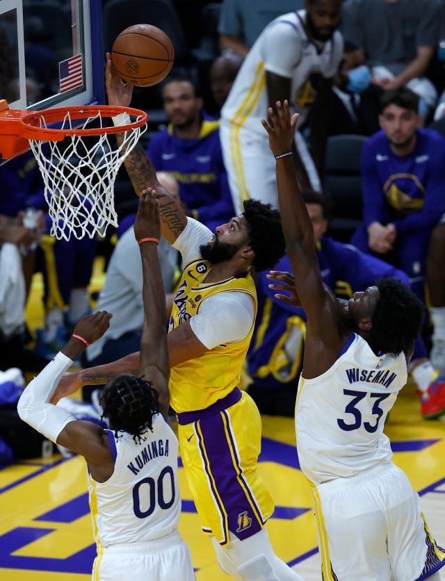 雄鹿险胜福建队,浓眉哥状态火热 雄鹿险胜福建队,浓眉哥状态火热