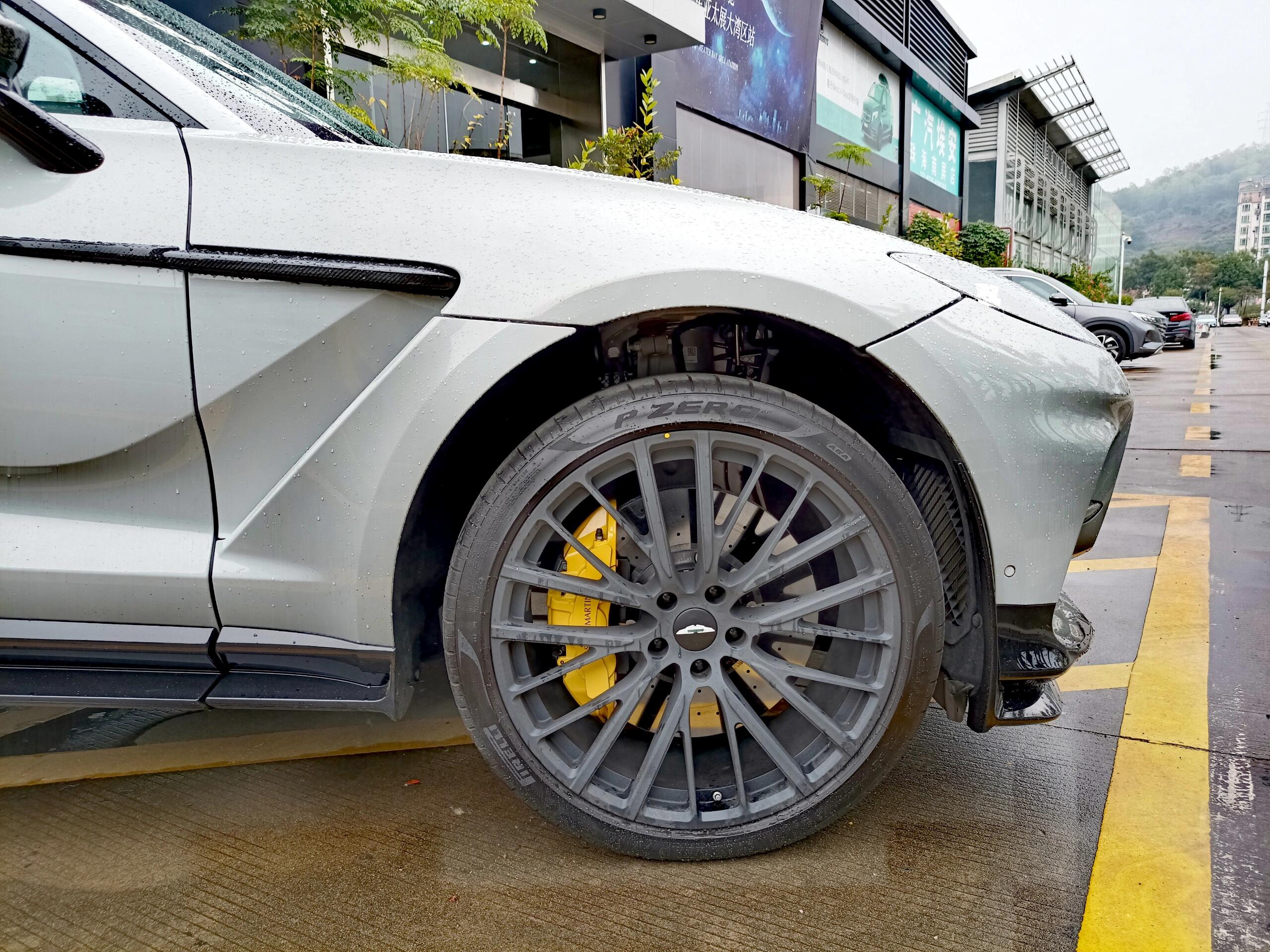 阿斯顿马丁完胜威廉姆斯，阿隆索统治全场