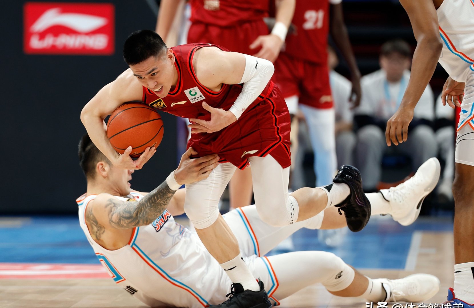 热门球员传统赛事出击,展现高水准表现 热门球员传统赛事出击,展现高水准表现