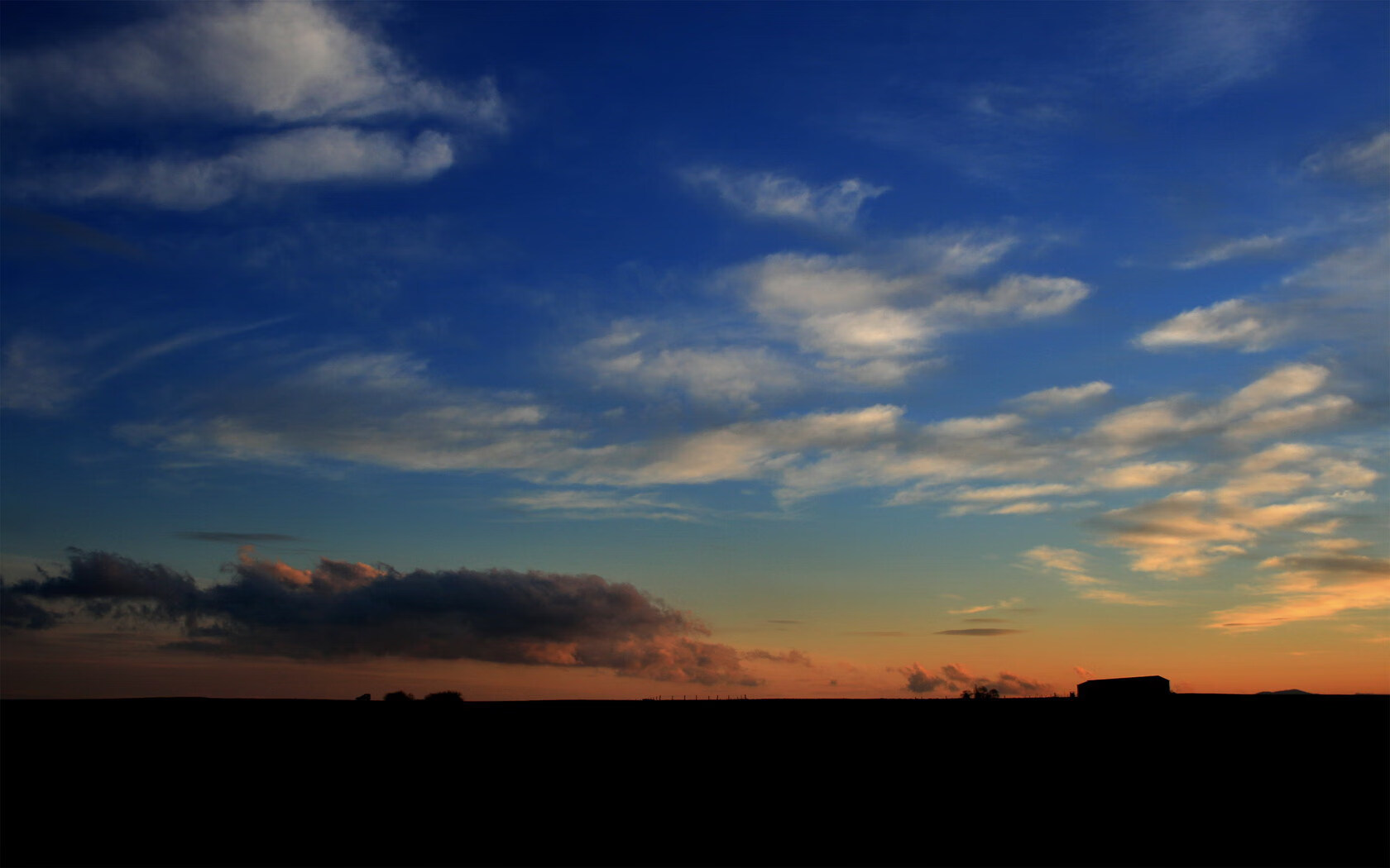 欧冠淘汰赛之夜，恩比德刷新纪录，跨界传奇的交汇时刻